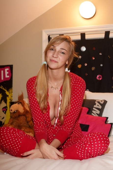 Kendra Sunderland exclusive actress pic