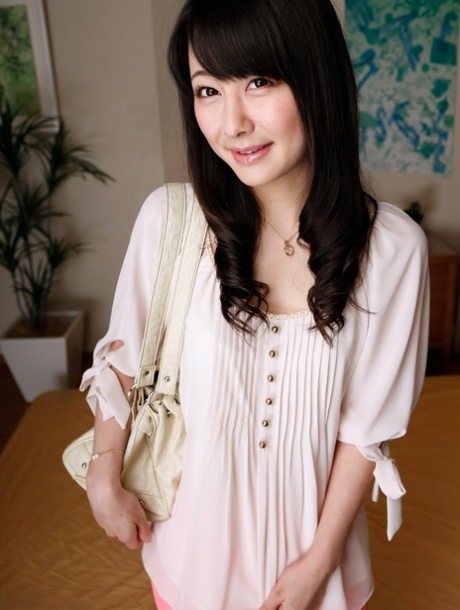 Ayumi Iwasa star erotic pics