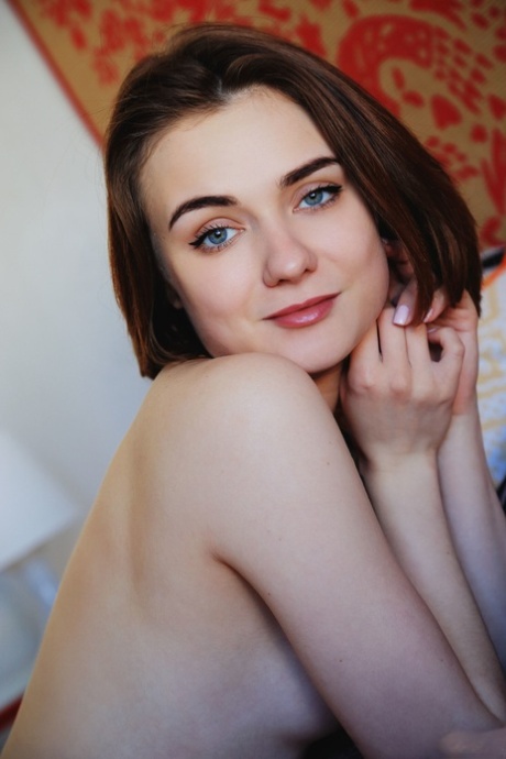 short hair teen solo free porn pictures